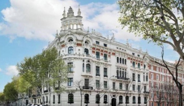 Enjoyable 5-bedroom apartment in enchanting Madrid neighborhood
