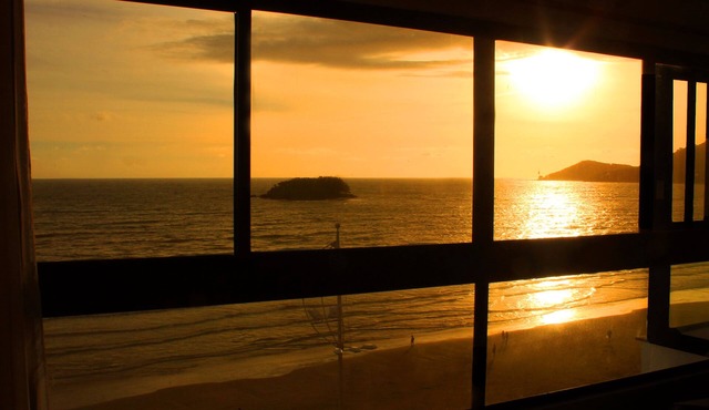 Entirely Opposite to The Sea/Av Atlântica with WI-FI in Balneário Camboriú