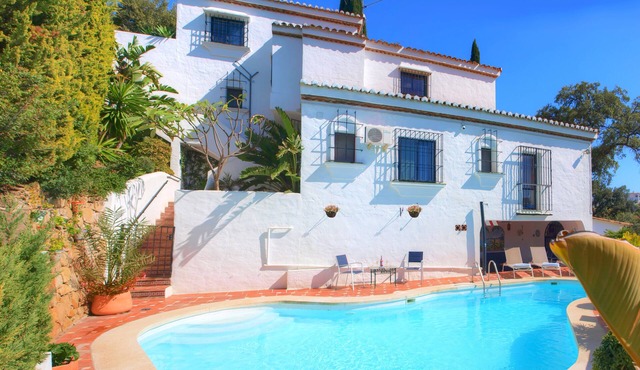 Estepona stunning sea view villa private pool + garden quiet area but near beach