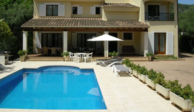 Exclusive Costa de los pinos villa 100m from the sea with pool in Son Servera