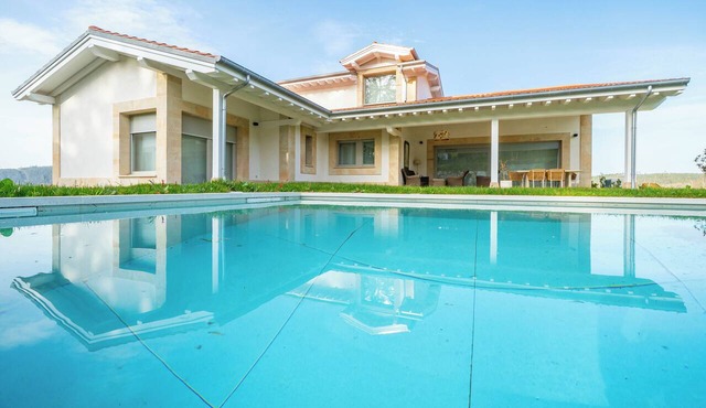 Exclusive Designer Villa, Stylish Host