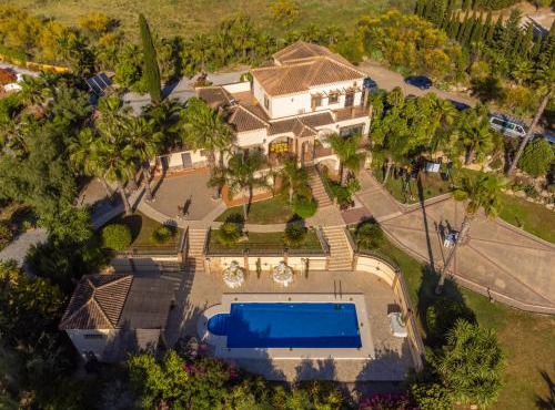 Exclusive Lakeside Villa with Private Pool & Total Privacy