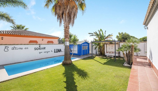 Family Chalet with Private Pool and Air Conditioning