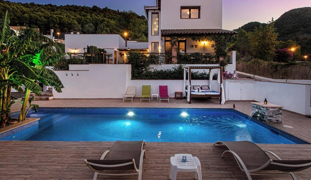 Family Villa near Málaga with Heated Pool, Sleeps 12