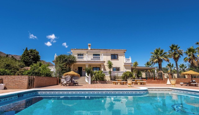 Fantastic 7-Bed Villa in Alhaurin de la Torre