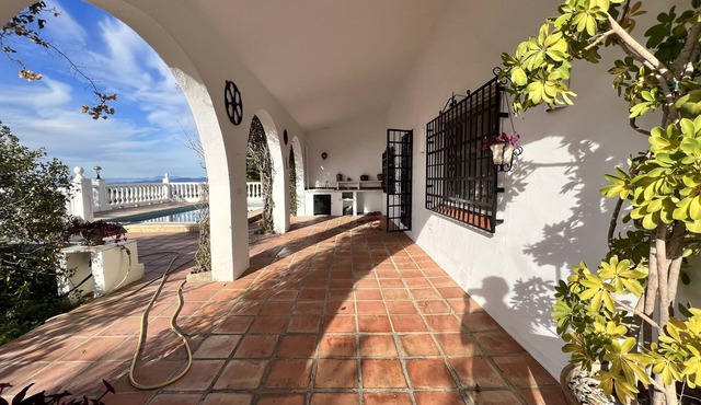 Ferienhaus Costa de Sol mit Pool und Schönem Blick auf das Meer und die Berge