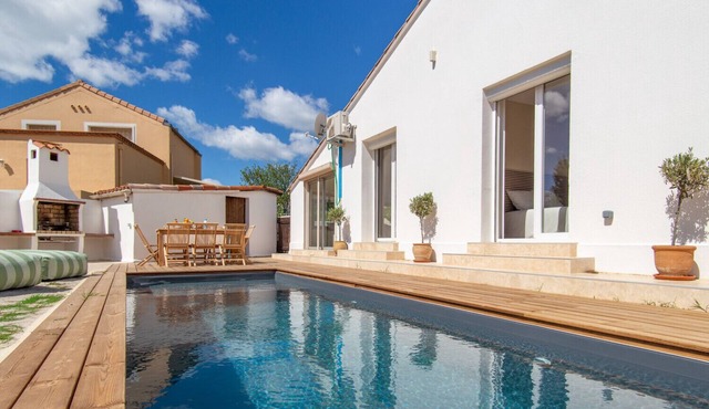 Frontignan, Villa Bianca, pool and garden in Frontignan