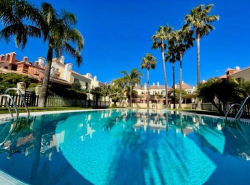 GATU PREMIUM Villa Mar de Arabia Sólo mayores de 25 años