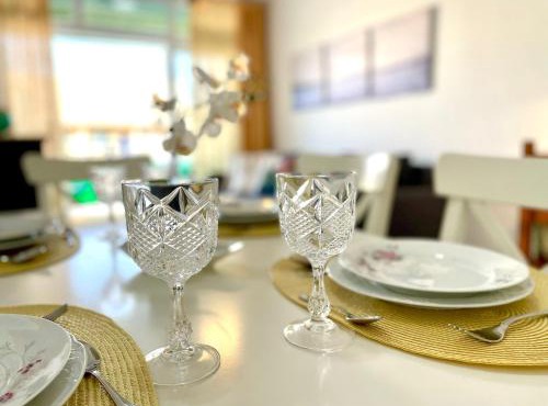 GATU Villa Sol, junto a la playa , piscina, 2 baños, aire cc, terraza, " Preferente mayores de 21 años y familias "