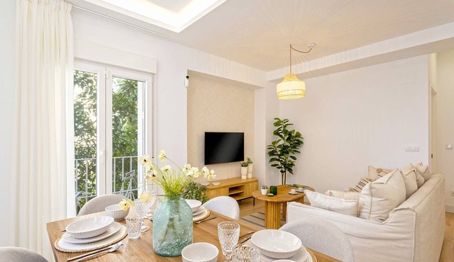 Genteel Home Soho - Three Bedroom Apartment, Sleeps 4