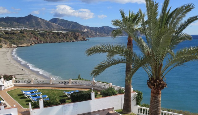Great Seafront Penthouse: 2 units redesigned into one fabulous facility.