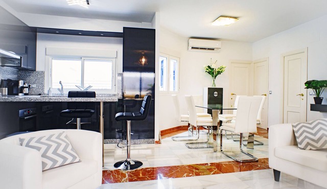 Historic Center (central, free WIFI, A/C, comfortable, well-equipped)