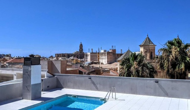 Historical center flat with pool, tennis & parking
