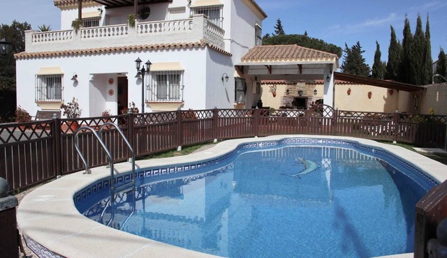 HOLIDAY VILLA IN PRIVATE PLOT WITH POOL, WIFI. SAUNA, BARBECUE.