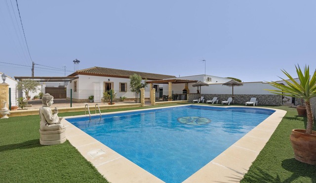 Holiday Home 'Echizzo' with Private Pool, Wi-Fi and Air Conditioning