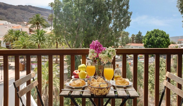 Holiday Home 'Cottage Santa Lucía 1' with Terrace, Shared Garden & Wi-Fi in Santa Lucía de Tirajana