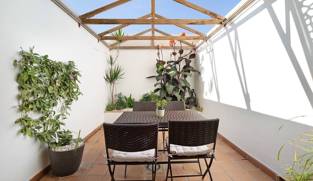 Holiday Home "San Jeronimo" with Private Garden & Wi-Fi