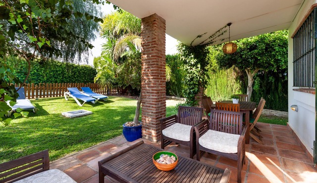 Holiday Home "La Buganvilla" For Families With Garden and Large Pool
