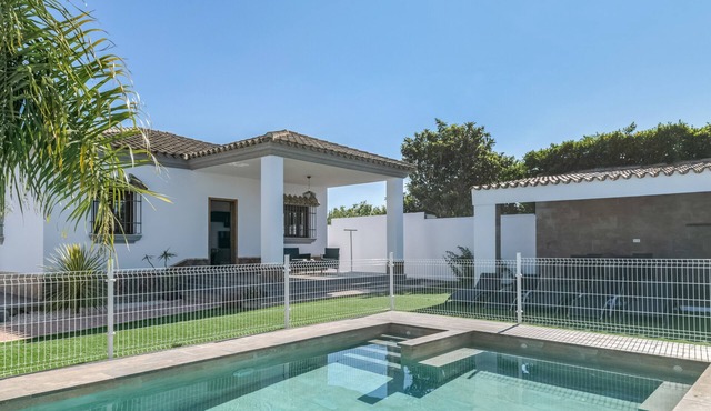 Holiday Home 'Casa Oliver' with Private Pool, Wi-Fi and Air Conditioning