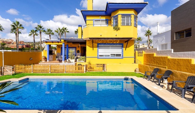 Holiday Home “Milestone House” with Pool, Terrace, Balcony, Air Conditioning & Wi-Fi