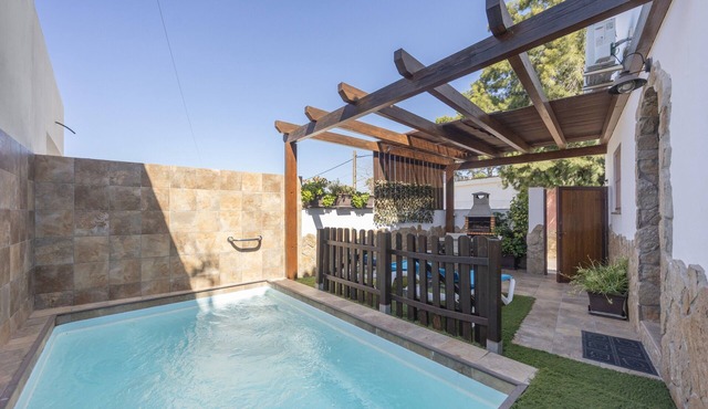 Holiday Home 'Zaira' with Private Pool, Wi-Fi and Air Conditioning