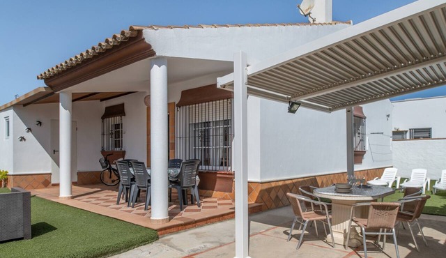 Holiday Home 'Canario' with Private Garden and Wi-Fi