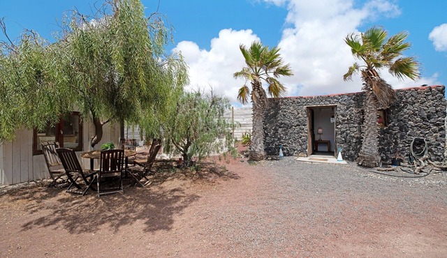 Holiday Home 'Aloe Art' with Shared Garden and Wi-Fi in Teguise