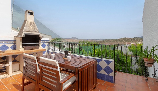 Holiday Home 'Ardales' with Mountain View, Wi-Fi and Air Conditioning