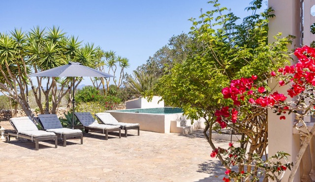 Holiday Home 'Can Mussenya' with Private Terrace, Wi-Fi and Air Conditioning in Illes Balears