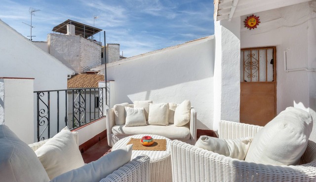 Holiday Home Casa Linda with Mountain View, Wi-Fi, A/C, Balcony & Terrace
