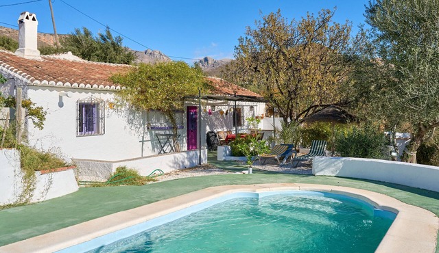 Holiday Home 'Casa Papi' with Mountain View, Pool & Wi-Fi