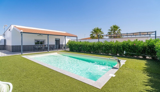 Holiday Home 'Casa Rural Villa Gordito' with Private Pool, Wi-Fi and Air Conditioning