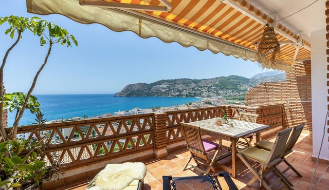 Holiday Home 'Cocon' with Sea View, Wi-Fi and Air Conditioning in La Herradura