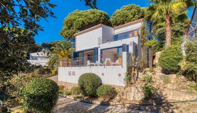 Holiday Home "Costacabana - Casa Adora" with Mountain View, Shared Pool & Wi-Fi in Tossa de Mar