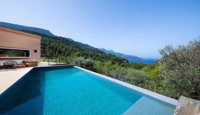 Holiday Home 'Dream Property In Alconasser' with Sea View, Pool, Terrace & Wi-Fi in Sóller