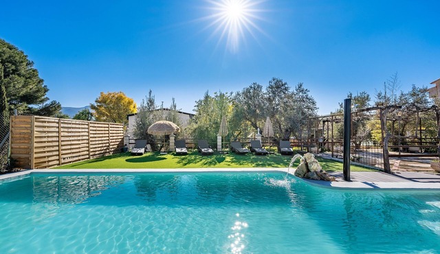 Holiday Home "El Cortijo de Granada" with Pool, Garden & Wi-Fi