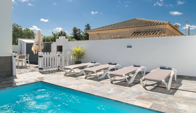 Holiday Home 'El Rincon Del Sur 1' with Private Pool, Wi-Fi and Air Conditioning