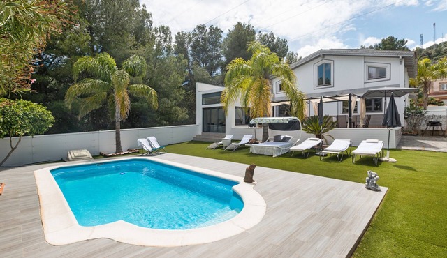 Holiday Home 'Palmera' with Mountain Views, Wi-Fi and Air Conditioning