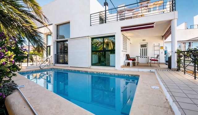 Holiday Home 'Palmeras' with Sea Views, Wi-Fi and Air Conditioning in Teulada