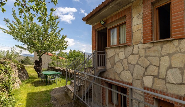 Holiday Home Paraíso Upper Floor - Lake Views, Gredos & Garden