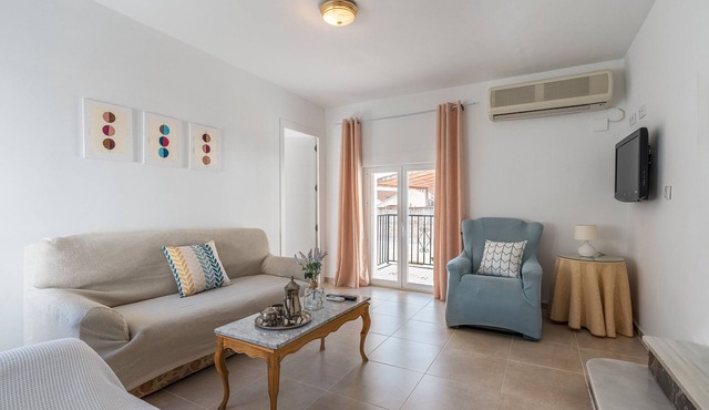 Holiday Home 'Planta Baja' with Private Terrace and Air Conditioning