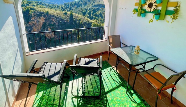HOLIDAY RENTAL APARTMENT.5 KM TO THE NEAREST BEACHES, WIFI, .SUNNY TERRACE.