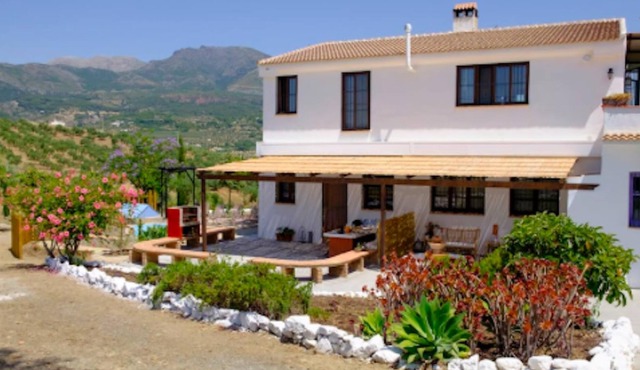 Holidays2Alozaina Villa private pool, BBQ in nice countryside
