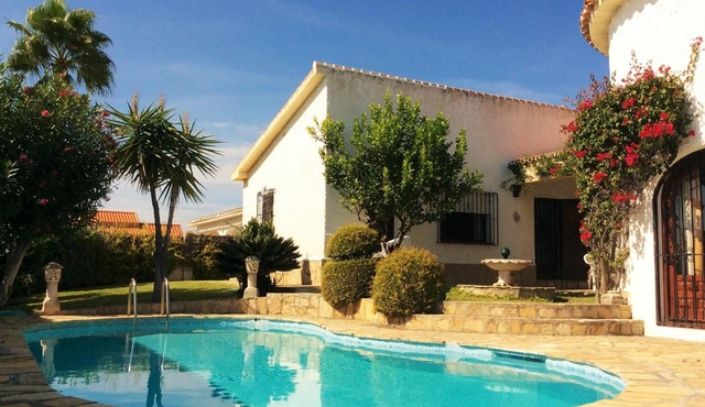 Homerez - 300 m away from the beach! Amazing villa for 6 ppl. with swimming-pool