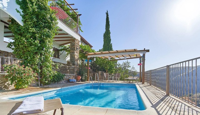 Homerez - House for 2 ppl. with shared pool, jacuzzi and terrace at Laroya