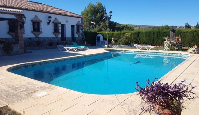 Homerez - House for 8 ppl. with swimming-pool, garden and terrace at Arriate