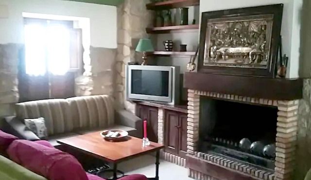 Homerez - Property for 5 ppl. with shared pool, garden and terrace at Úbeda