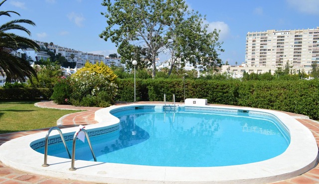 Homerez - Spacious house for 4 ppl. with shared pool and terrace at Benalmádena in Benalmádena