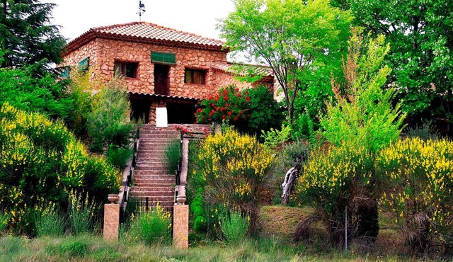 Hotel Royo Guarde-Puente Faco, junto al río Mundo
