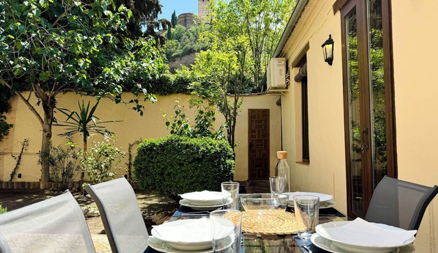 House in front of the Alhambra with a private garden and views